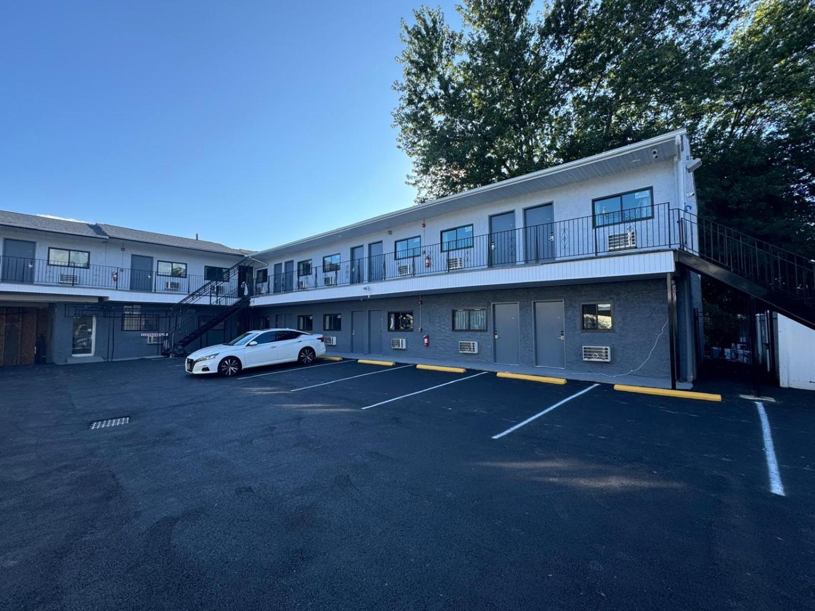 Essence Express Elizabeth Ewr Airport Hotel Exterior foto